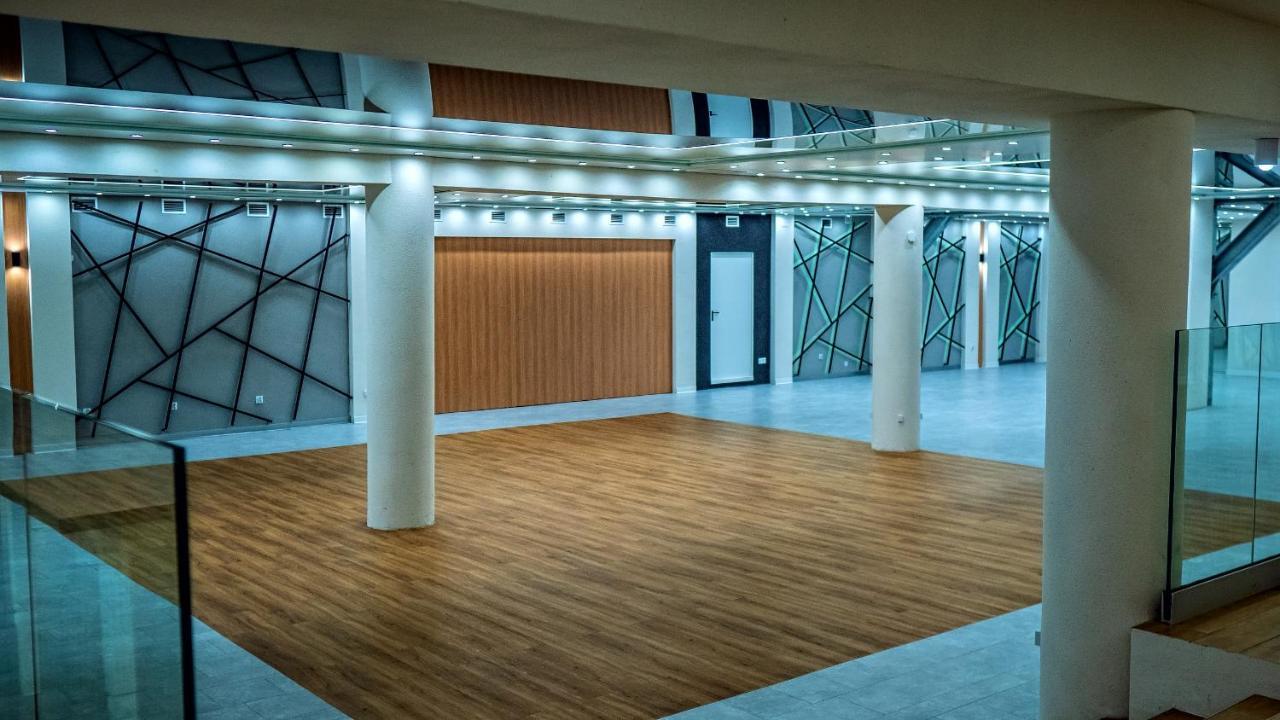Hotel Senator Konferencje & Spa Стараховице Экстерьер фото