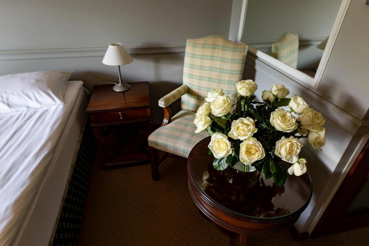 Hotel Senator Konferencje & Spa Стараховице Экстерьер фото