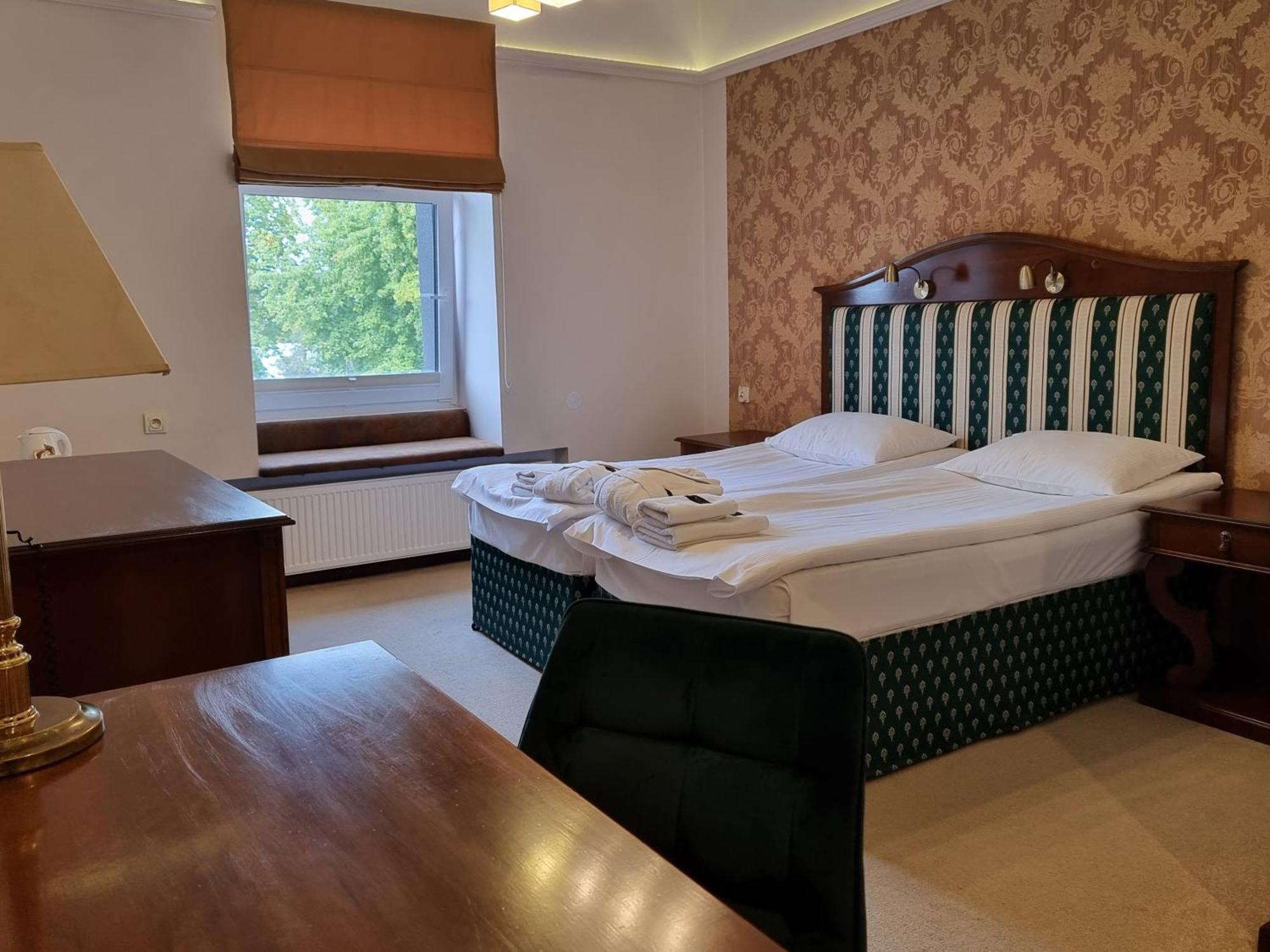Hotel Senator Konferencje & Spa Стараховице Экстерьер фото