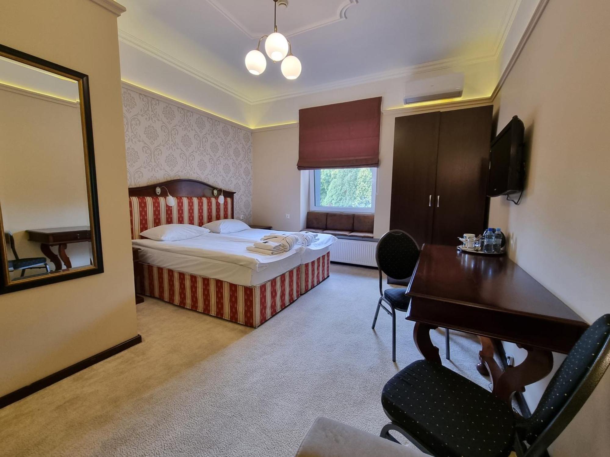 Hotel Senator Konferencje & Spa Стараховице Экстерьер фото