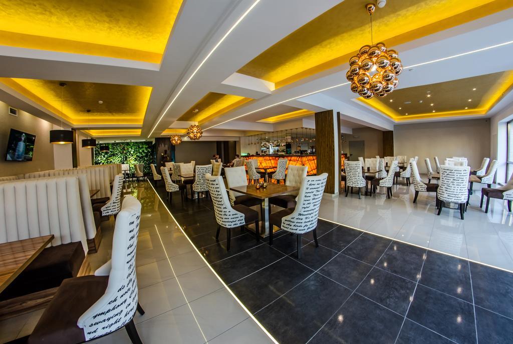 Hotel Senator Konferencje & Spa Стараховице Экстерьер фото
