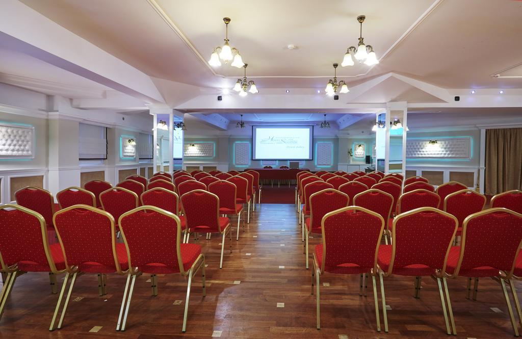 Hotel Senator Konferencje & Spa Стараховице Экстерьер фото