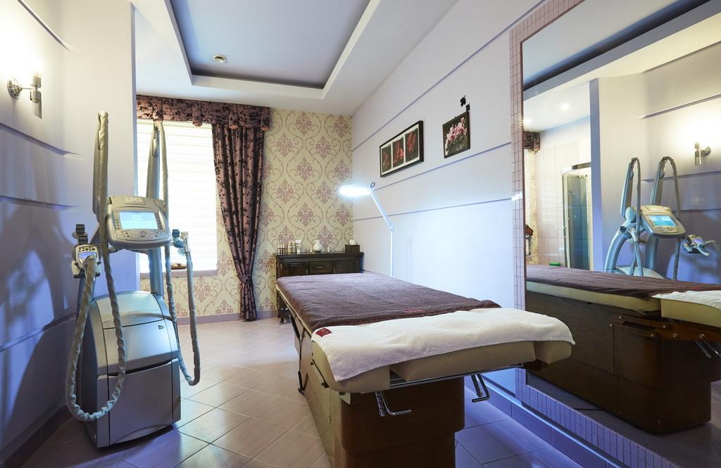 Hotel Senator Konferencje & Spa Стараховице Экстерьер фото