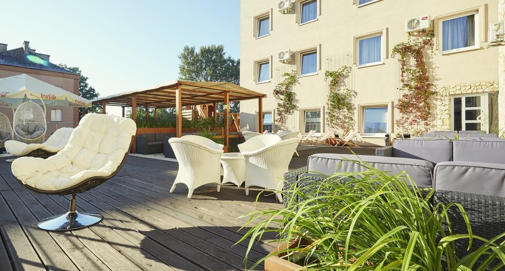 Hotel Senator Konferencje & Spa Стараховице Экстерьер фото