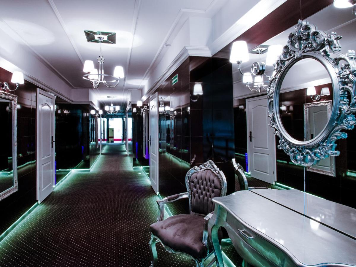 Hotel Senator Konferencje & Spa Стараховице Экстерьер фото