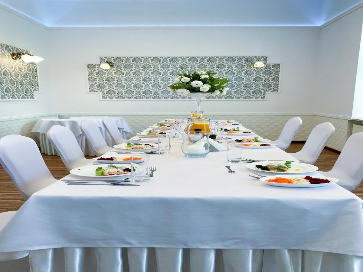 Hotel Senator Konferencje & Spa Стараховице Экстерьер фото